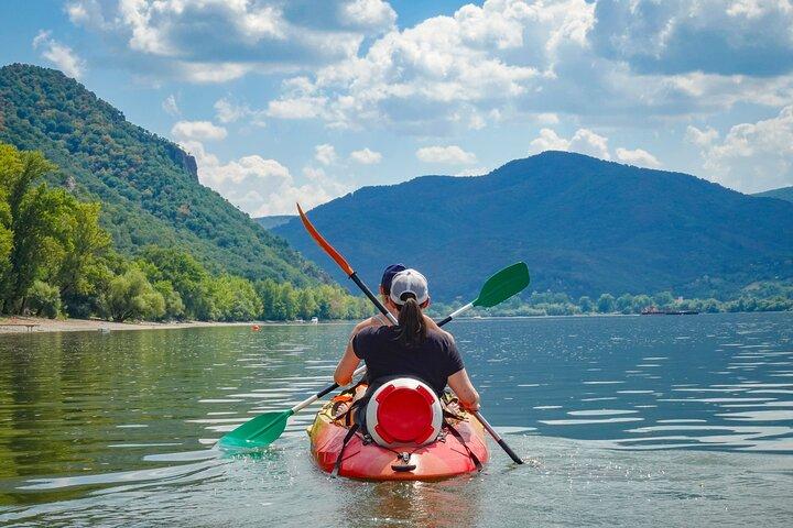 Wandern und Kajakfahren am Donauknie