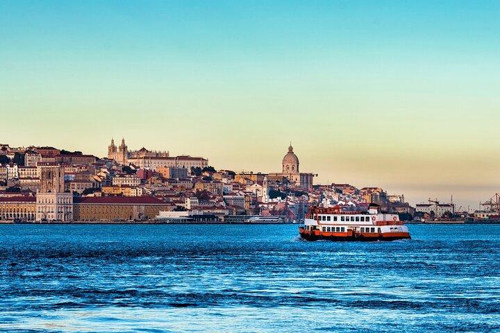 Lisbon Old Town Walking Tour with River Cruise Tickets