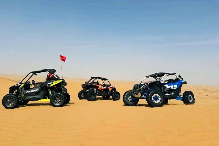 Safari mattutino nel deserto con giro in buggy e sandboarding a Dubai