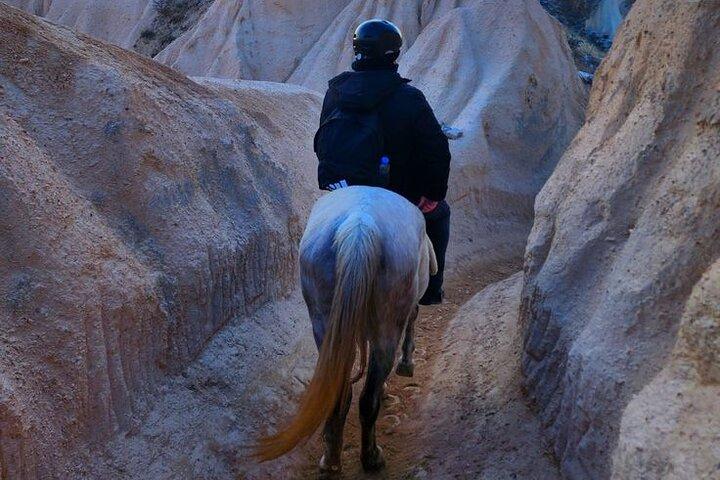 Équitation en Cappadoce au coucher du soleil et avec vue sur les ballons