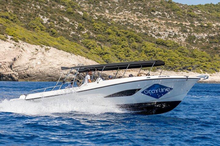 スプリット/トロギール：青の洞窟、ヴィス、フバールスピードボート日帰りツアー