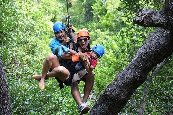 Halbtägige Zip Line Combo: Strände und Tierbegegnung in roatan