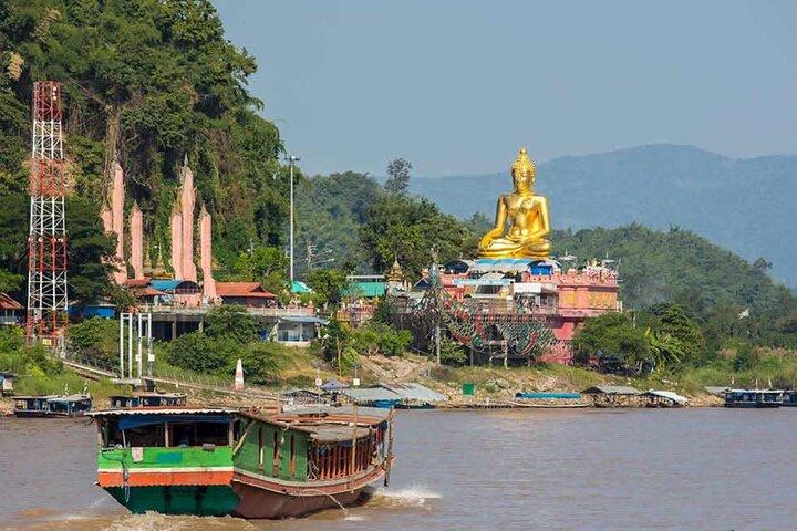 Från Chiang Rai: 3 tempel, rundtur i den gyllene triangeln, teplantage