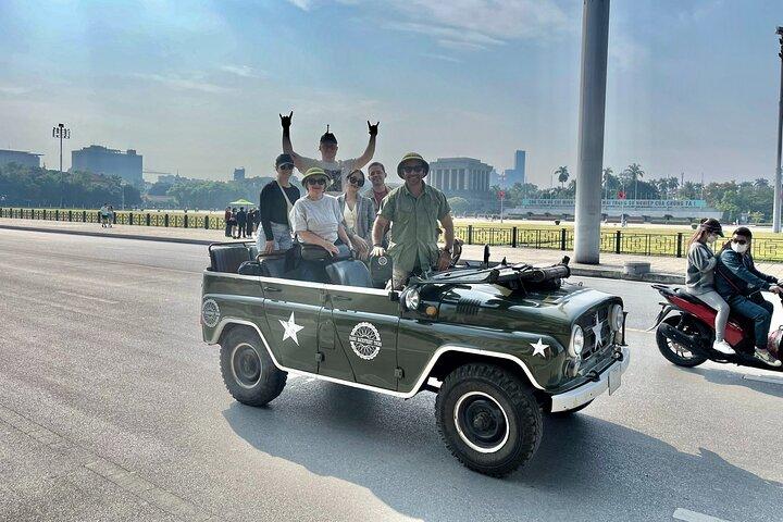 Hanoi Jeep Tour: Treinstraten, Hoogtepunten en Verborgen Pareltjes