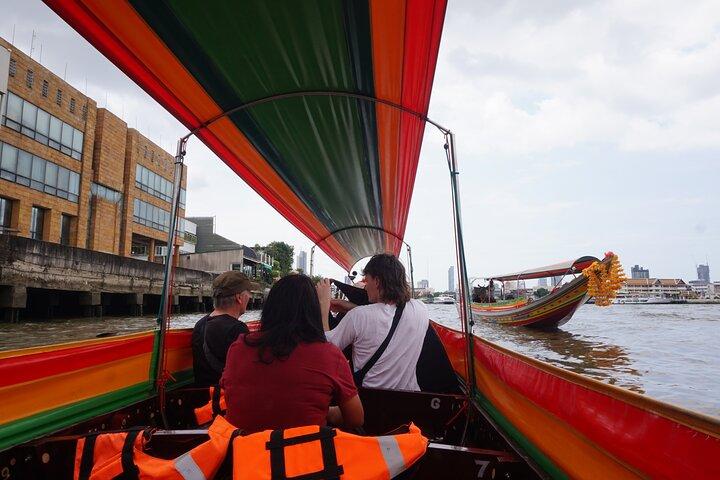 Tour por el canal local Bangkok Yai con barco de cola larga
