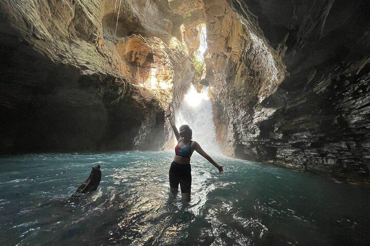 Trailliefhebbers: vulkaan Rincon de la Vieja en waterval La Leona