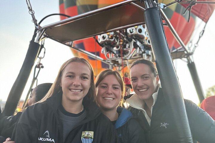 Hot Air Balloon ride over Teotihuacan + morgenmad i “LA GRUTA”
