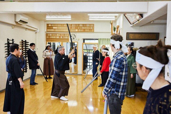 Samuraj Svärdsträning och Katazome Dyeing Experience i Tokyo