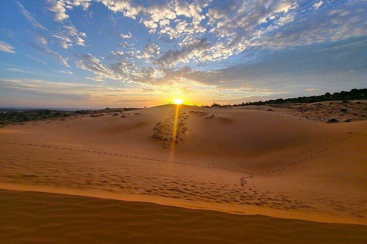 Betagende solnedgang ved Mui Ne Sand Dunes: En must-see-oplevelse