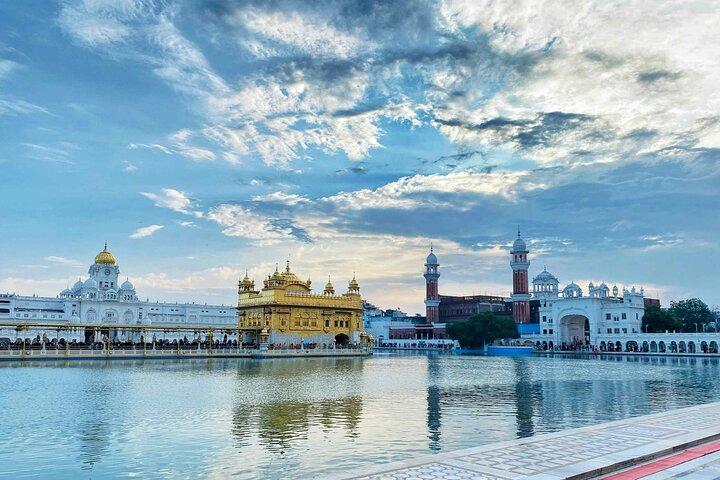 Amritsar: Geführte Tagestour mit Auto und Mittagessen