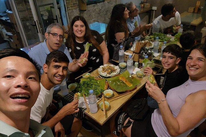 Privat Street Food Walking Tour i Hanoi Old Quarter