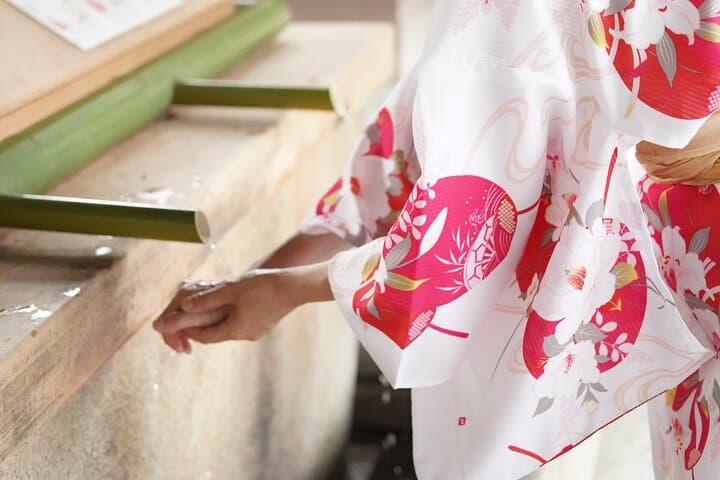 Tokyo, Shibuya: Meiji Shrine Tour in KIMONO / English-friendly