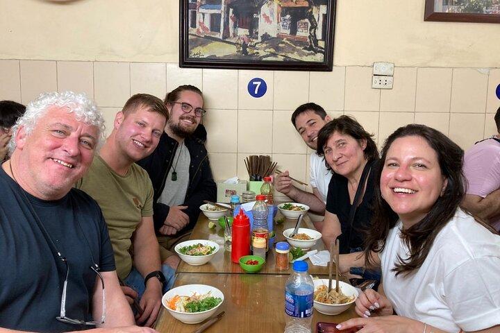 Privat Street Food Walking Tour i Hanoi Old Quarter