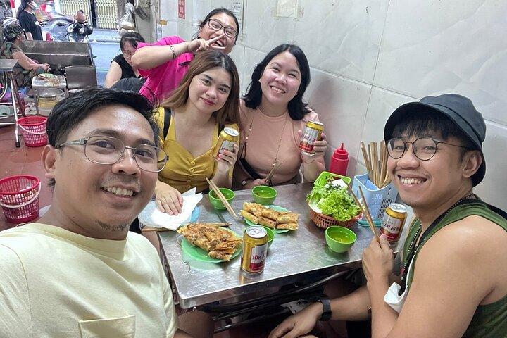 Privat Street Food Walking Tour i Hanoi Old Quarter