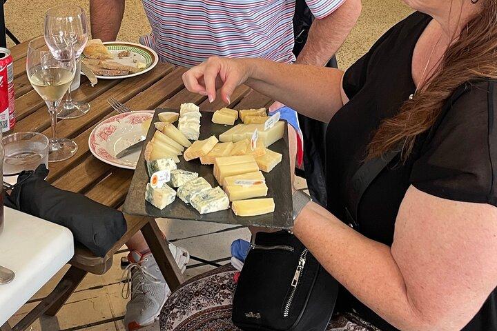 Visita guiada privada em St. Germain des Prés: comida, moda, segredos