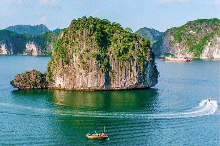 Oplev Viet Hai Village på cykel og kajak i Cat Ba Archipelago