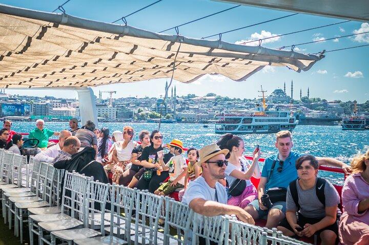 Tour en barco por el Bósforo en Estambul