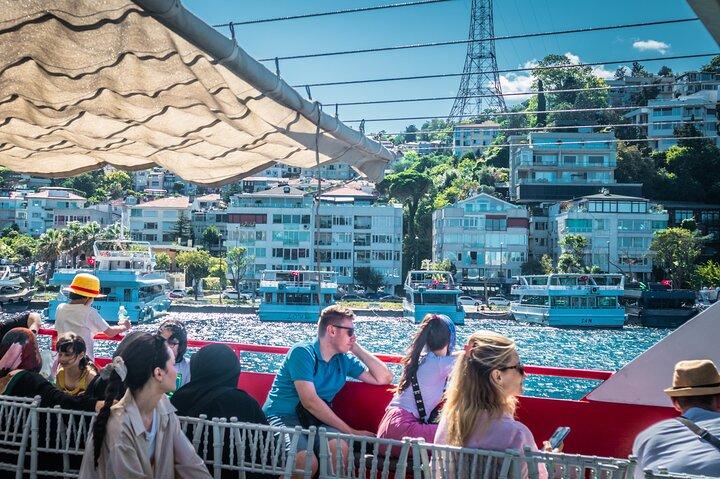 Tour en barco por el Bósforo en Estambul