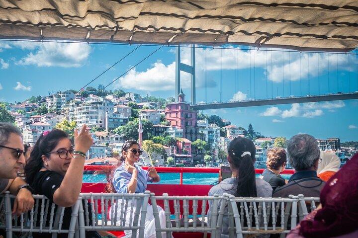 Tour en barco por el Bósforo en Estambul