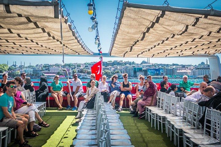 Tour en barco por el Bósforo en Estambul