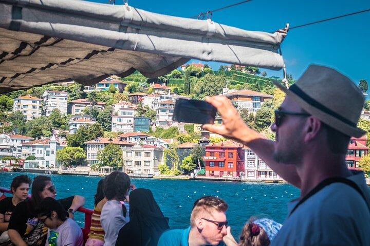 Tour en barco por el Bósforo en Estambul