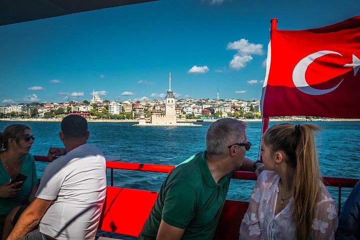Tour en barco por el Bósforo en Estambul