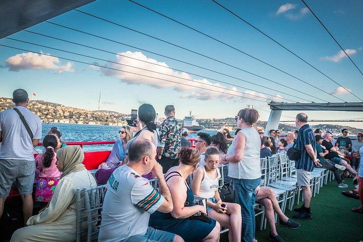 Tour en barco por el Bósforo en Estambul