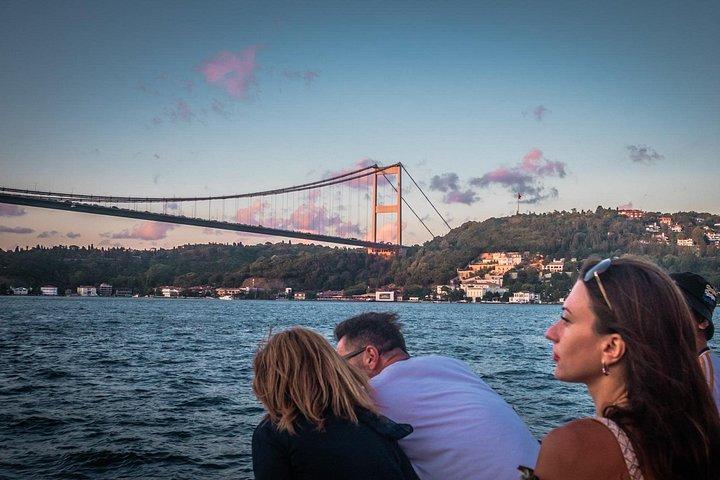 Tour en barco por el Bósforo en Estambul