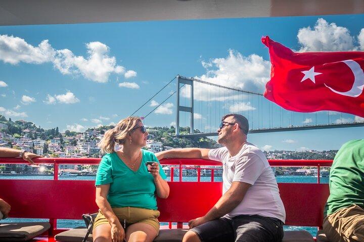 Tour en barco por el Bósforo en Estambul