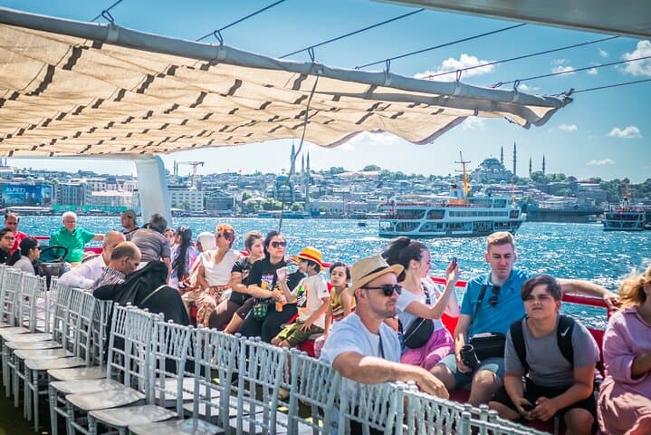 Bosphorus Sightseeing Cruise in Istanbul – 1 Hour