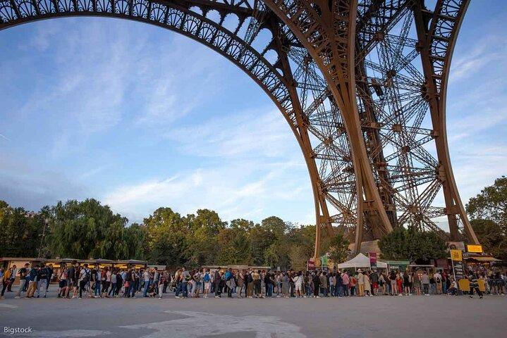 Tour Privado : Eiffel 1st & 2nd Floor Bilhete de elevador pré-reservado