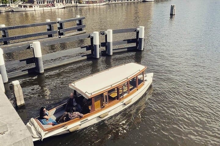 Romantic Private Boat Tour Amsterdam 90min incl welcome drink