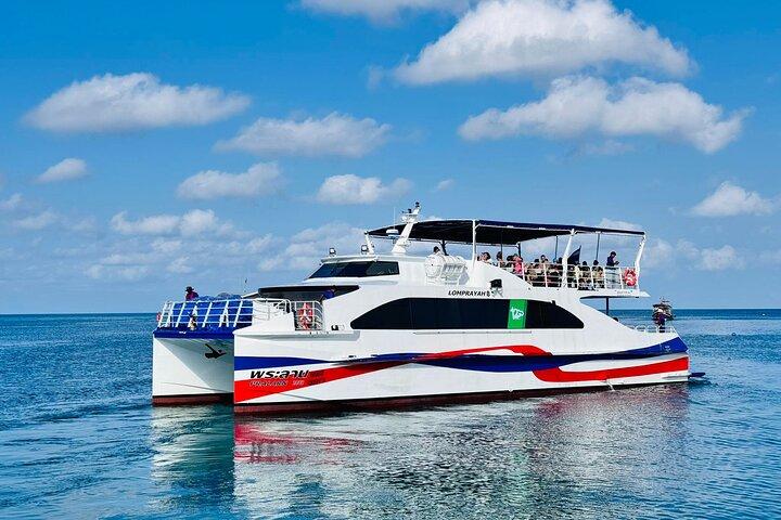 Gemeinsamer Transfer von Phuket nach Koh Samui mit einem Hochgeschwindigkeitskatamaran