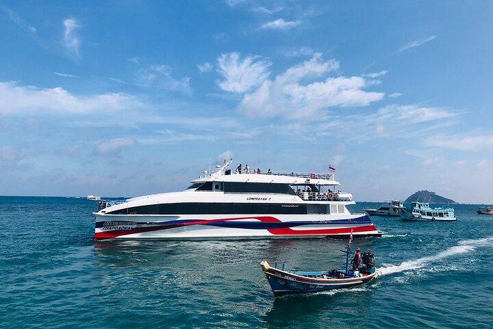 Gemeinsamer Transfer von Phuket nach Koh Samui mit einem Hochgeschwindigkeitskatamaran