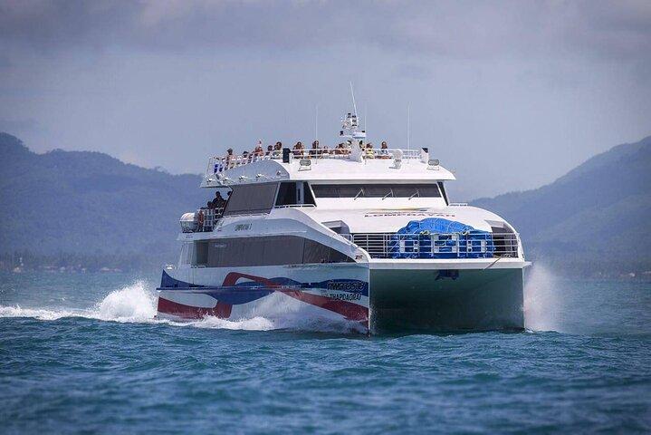 Gemeinsamer Transfer von Phuket nach Koh Samui mit einem Hochgeschwindigkeitskatamaran
