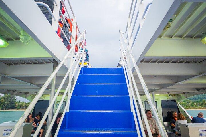 Gemeinsamer Transfer von Phuket nach Koh Samui mit einem Hochgeschwindigkeitskatamaran