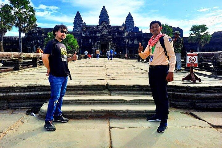 Angkor Wat Sunrise or Sunset Tour with Guide