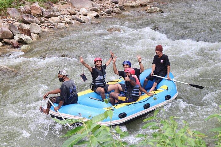 Rafting en aguas bravas con experiencia en Monkey Cave desde Phuket
