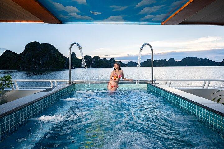 Hanoi : Halong luxe cruise met grotten kajakken , lunch & feest