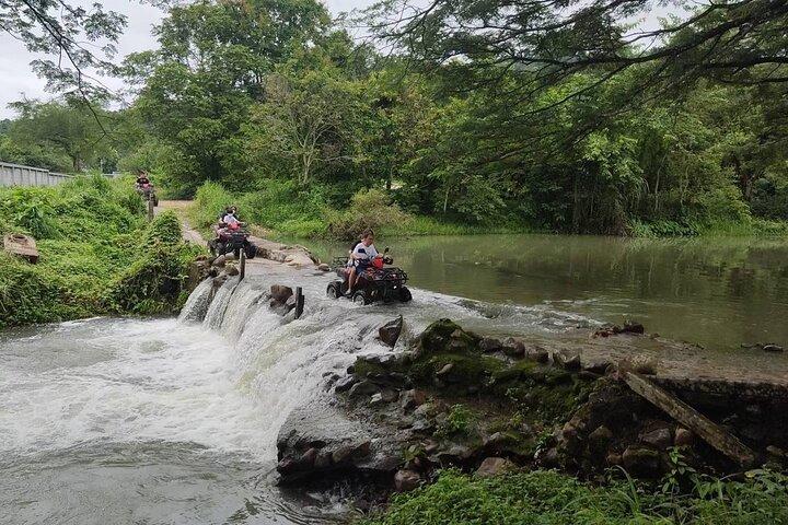 Nakhon Nayok aventura de día completo con almuerzo