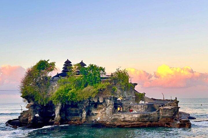 Tour Tanah Lot: Descubre el templo icónico de Bali y sus impresionantes vistas
