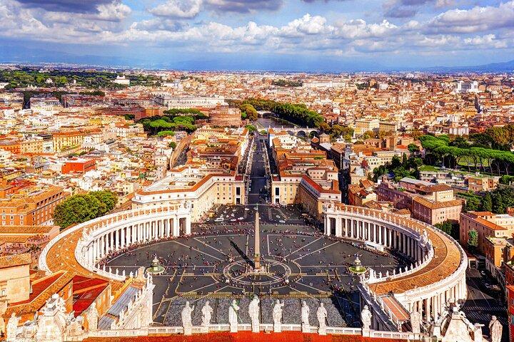 St. Peters basilika och påvliga gravar med valfri kupolklättring