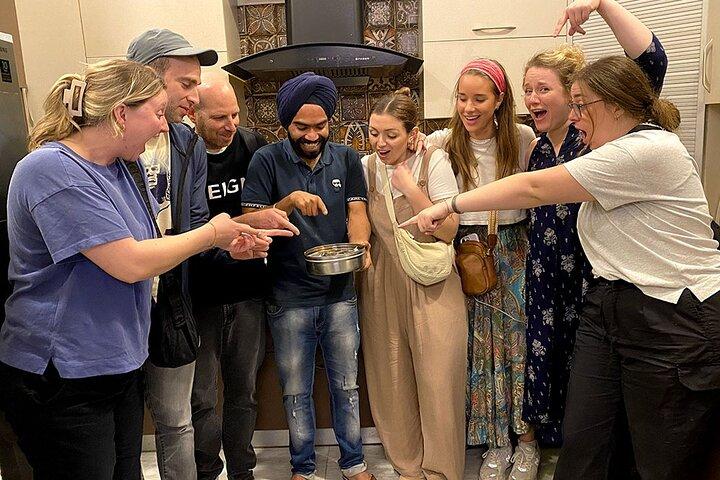 Cooking Class a Delhi Casa & Famiglia locale – Impara un pasto di 6 portate