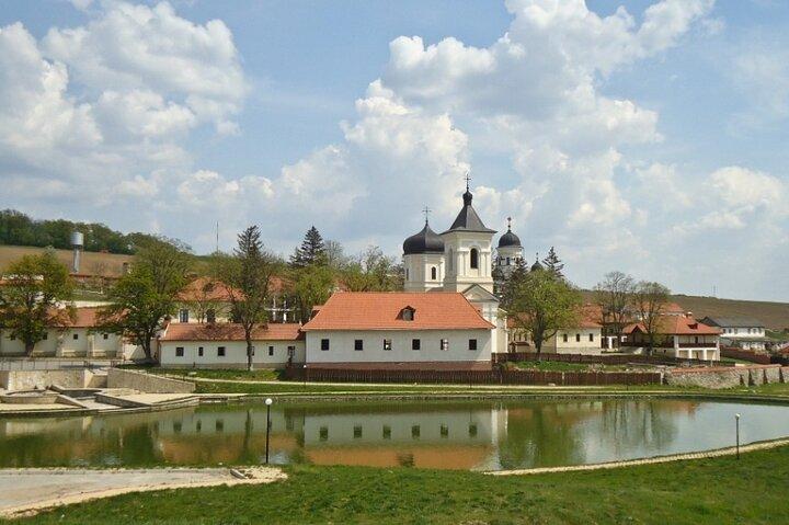 Tour pelo Mosteiro de Capriana, Mansão do Mel e Vinícola Crama Mircești