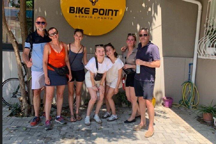 Tirana Bike Tour, Storia, Cultura e Visita al Lago Artificiale