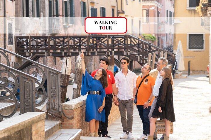 San Marco to Rialto Walking Tour & Spritz Como um Local