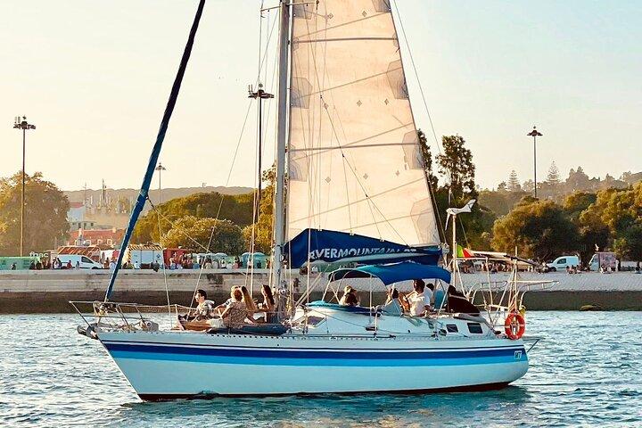 2-stündige Segelboot-Sonnenuntergangstour von RiverMountain Lisbon