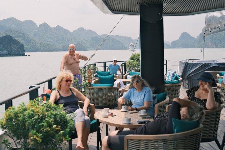Hanoi : crociera di lusso in catamarano per Halong Bay e Lan Ha Bay