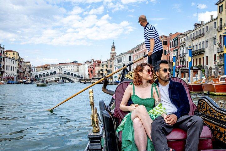 Privates Fotoshooting in der Privatgondel in Venedig
