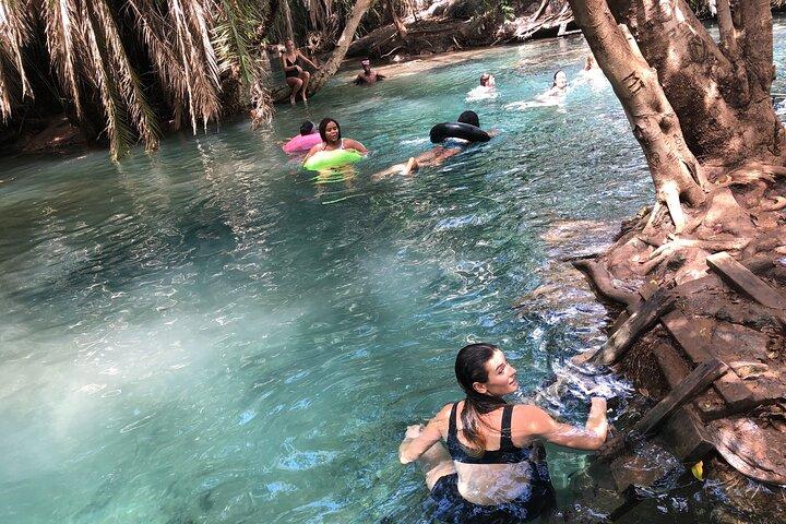 Heldagstur vid Chemka Hot Springs i Moshi Arusha Tanzania